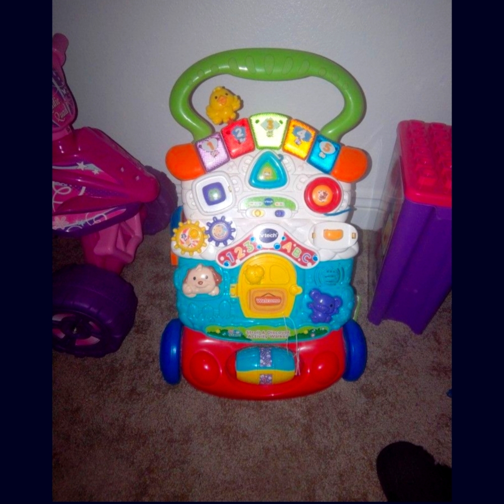 Baby push learn to walk